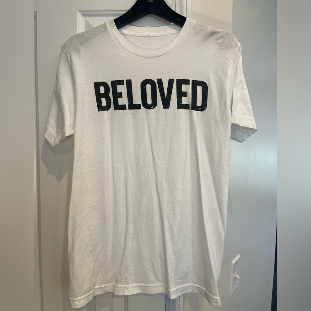 Online boutique t-shirt